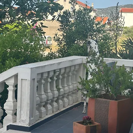 شقة Jareb Tribalj